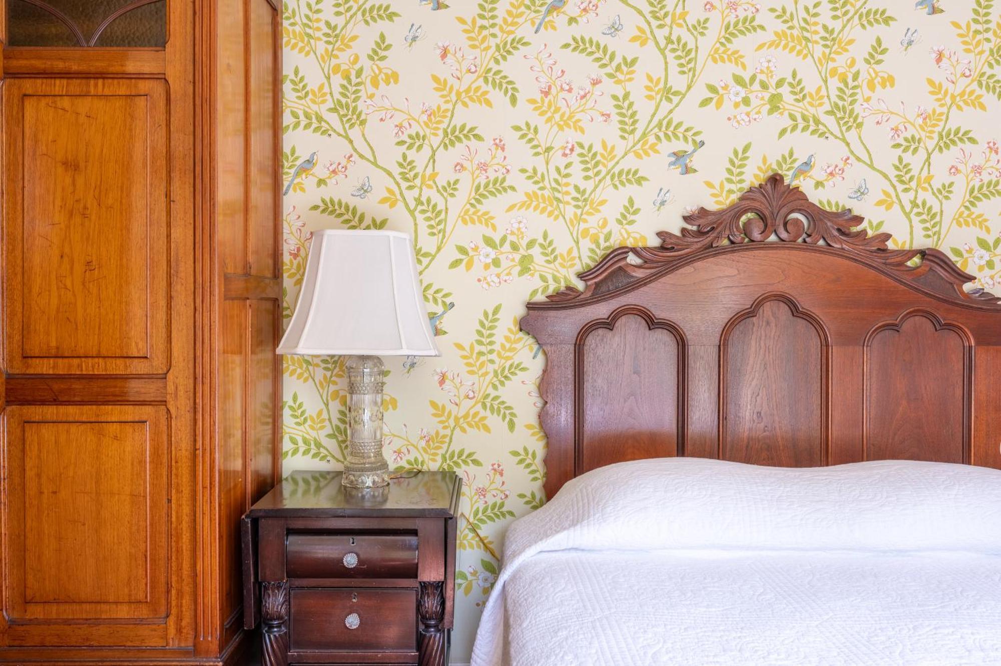 Martine Inn Пасифик Гров Экстерьер фото