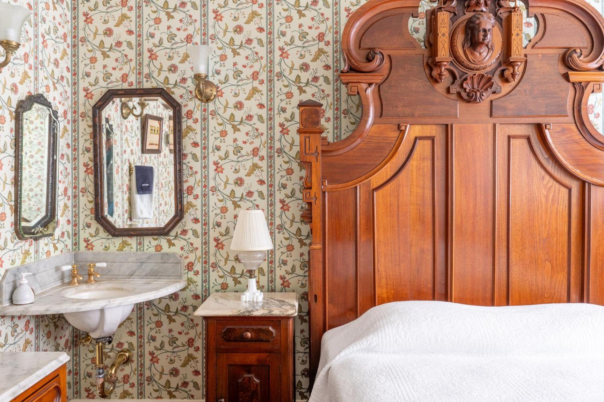 Martine Inn Пасифик Гров Экстерьер фото
