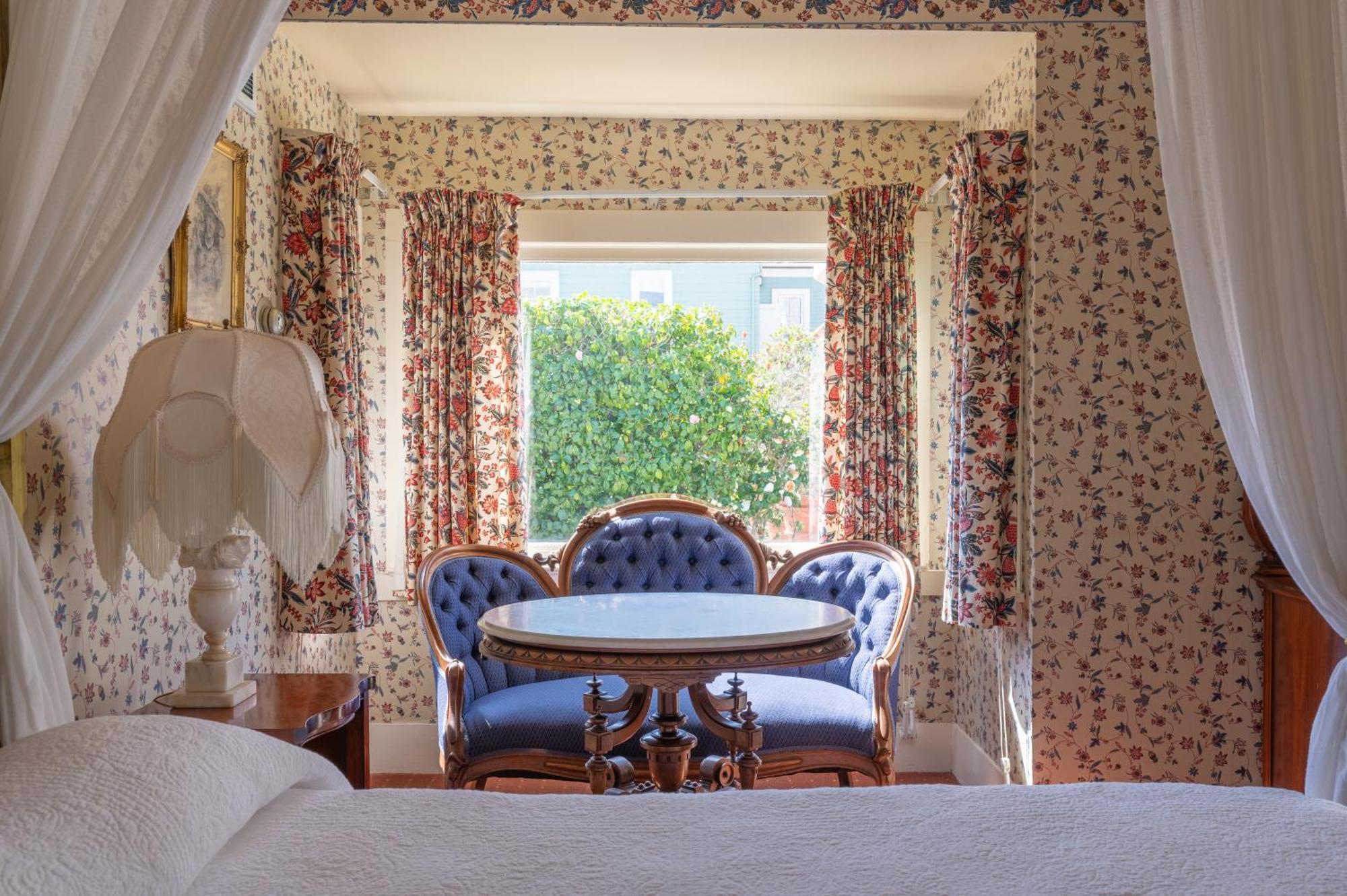 Martine Inn Пасифик Гров Экстерьер фото