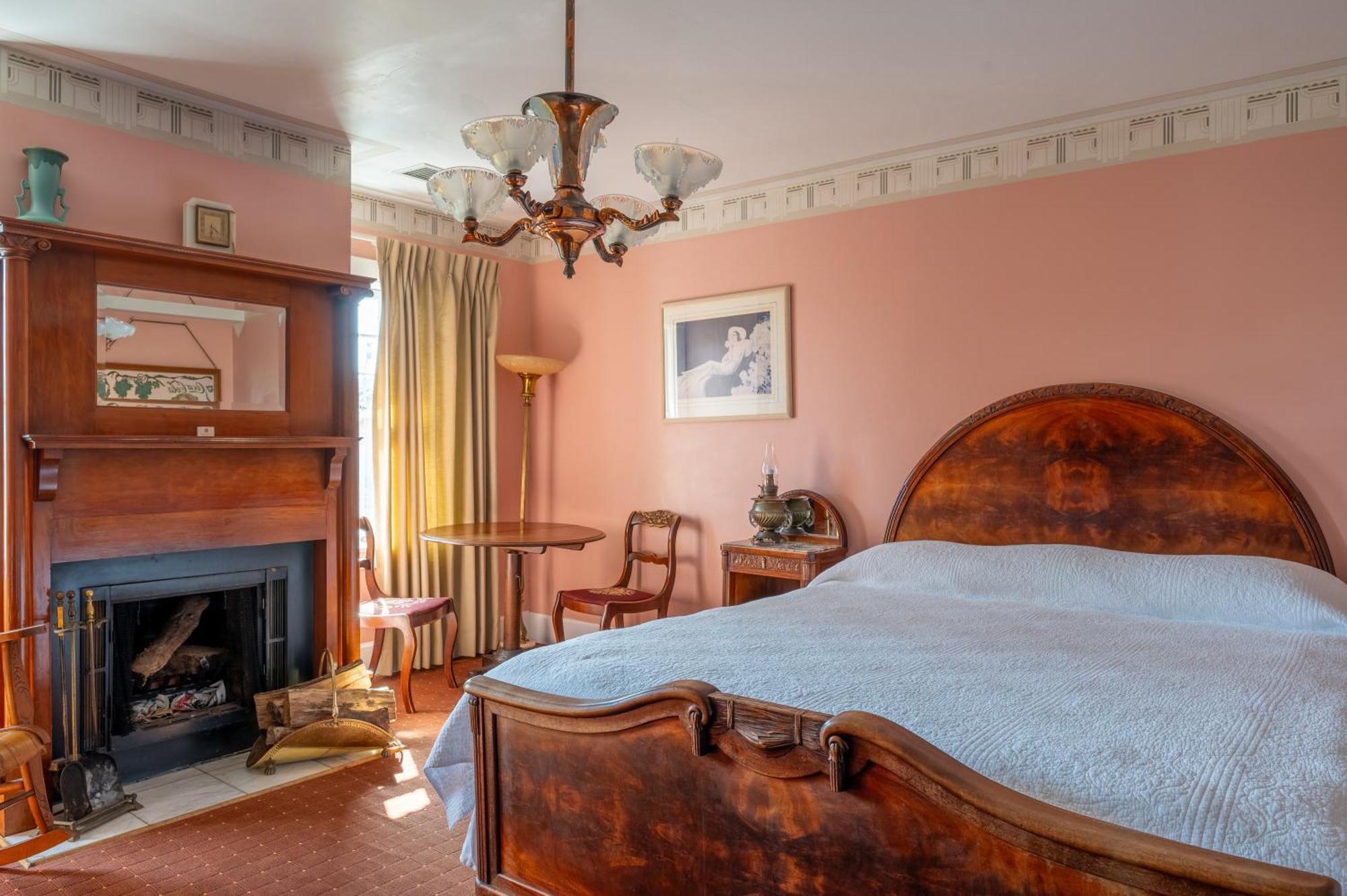 Martine Inn Пасифик Гров Экстерьер фото