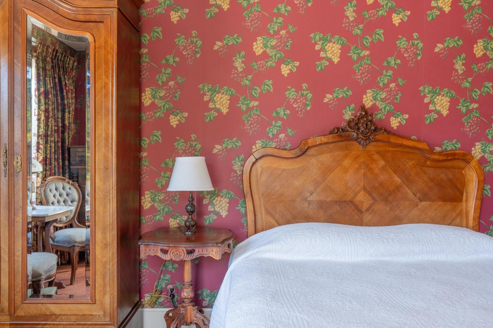 Martine Inn Пасифик Гров Экстерьер фото