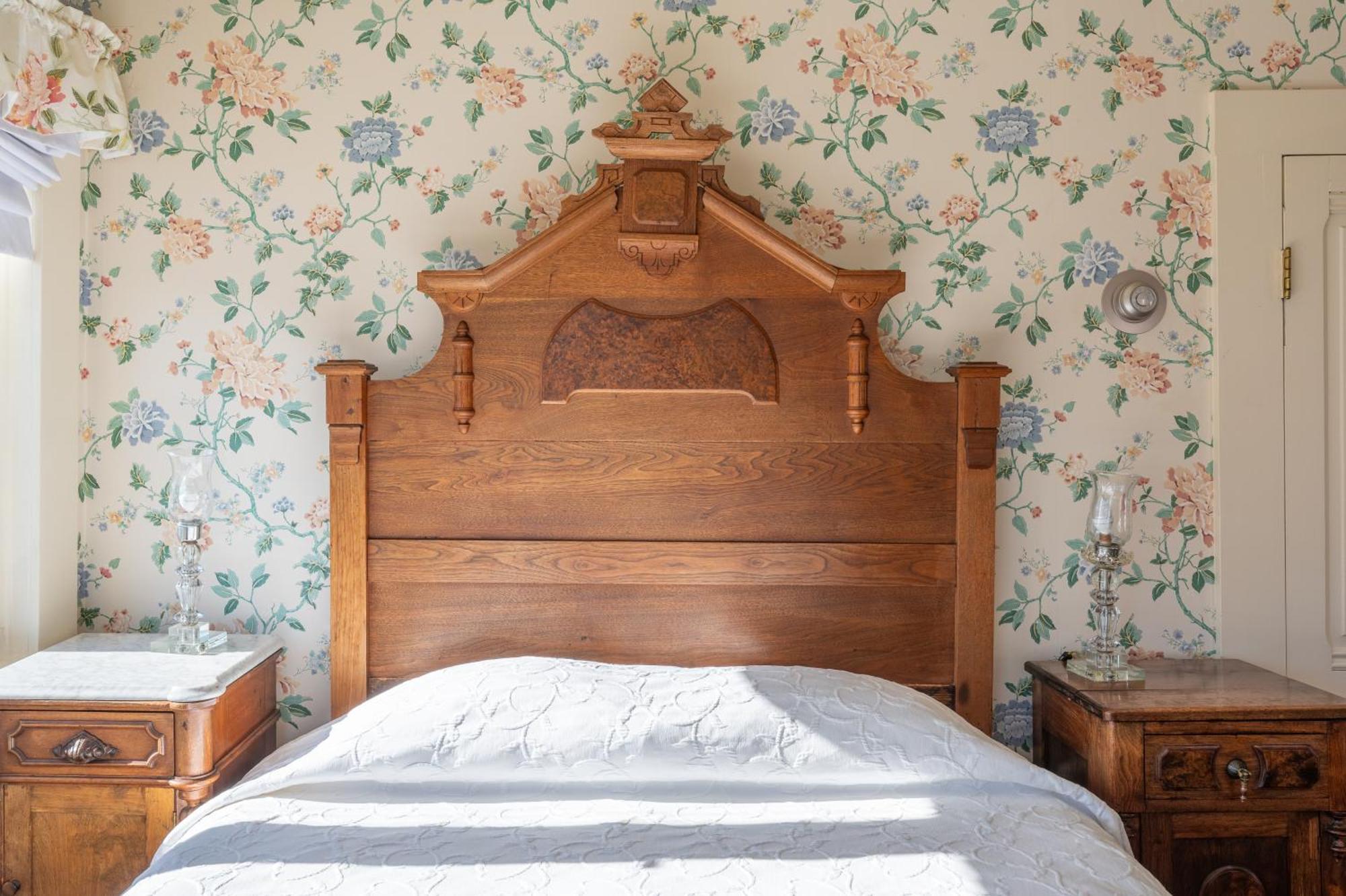 Martine Inn Пасифик Гров Экстерьер фото