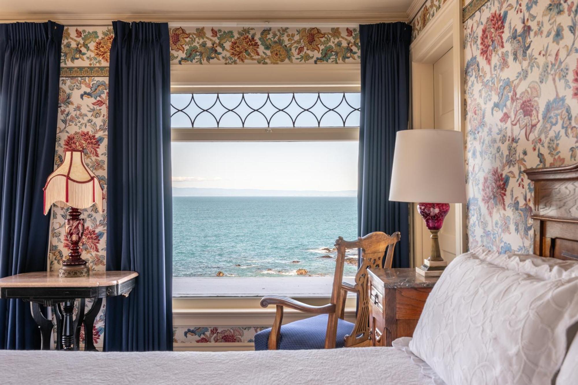 Martine Inn Пасифик Гров Экстерьер фото