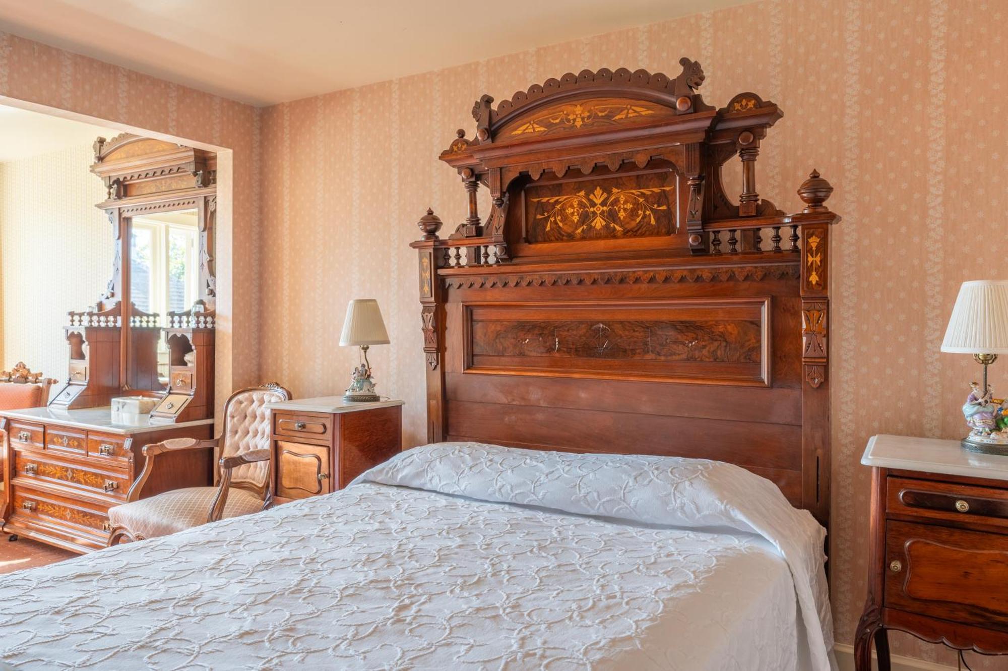 Martine Inn Пасифик Гров Экстерьер фото