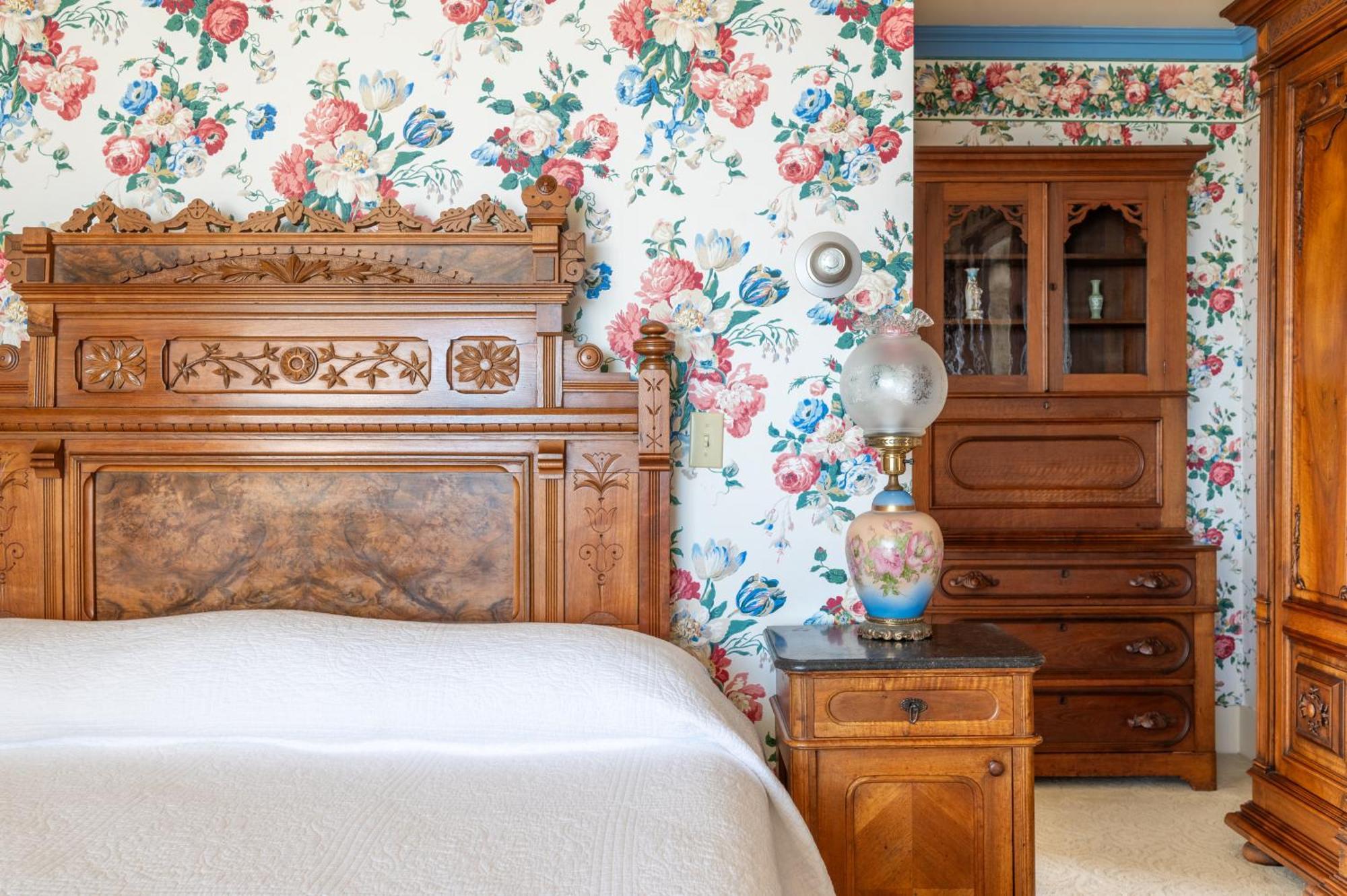 Martine Inn Пасифик Гров Экстерьер фото