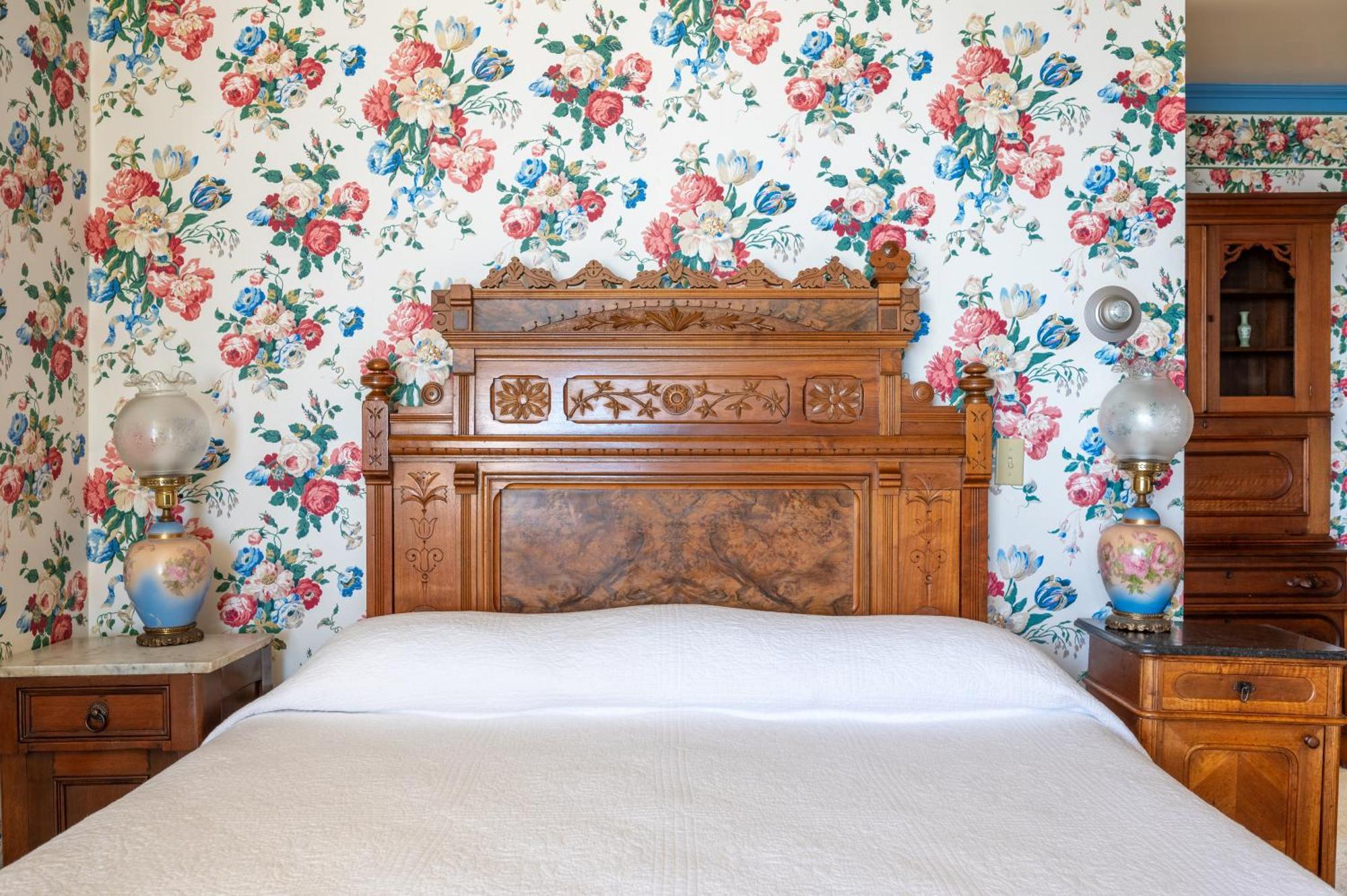 Martine Inn Пасифик Гров Экстерьер фото