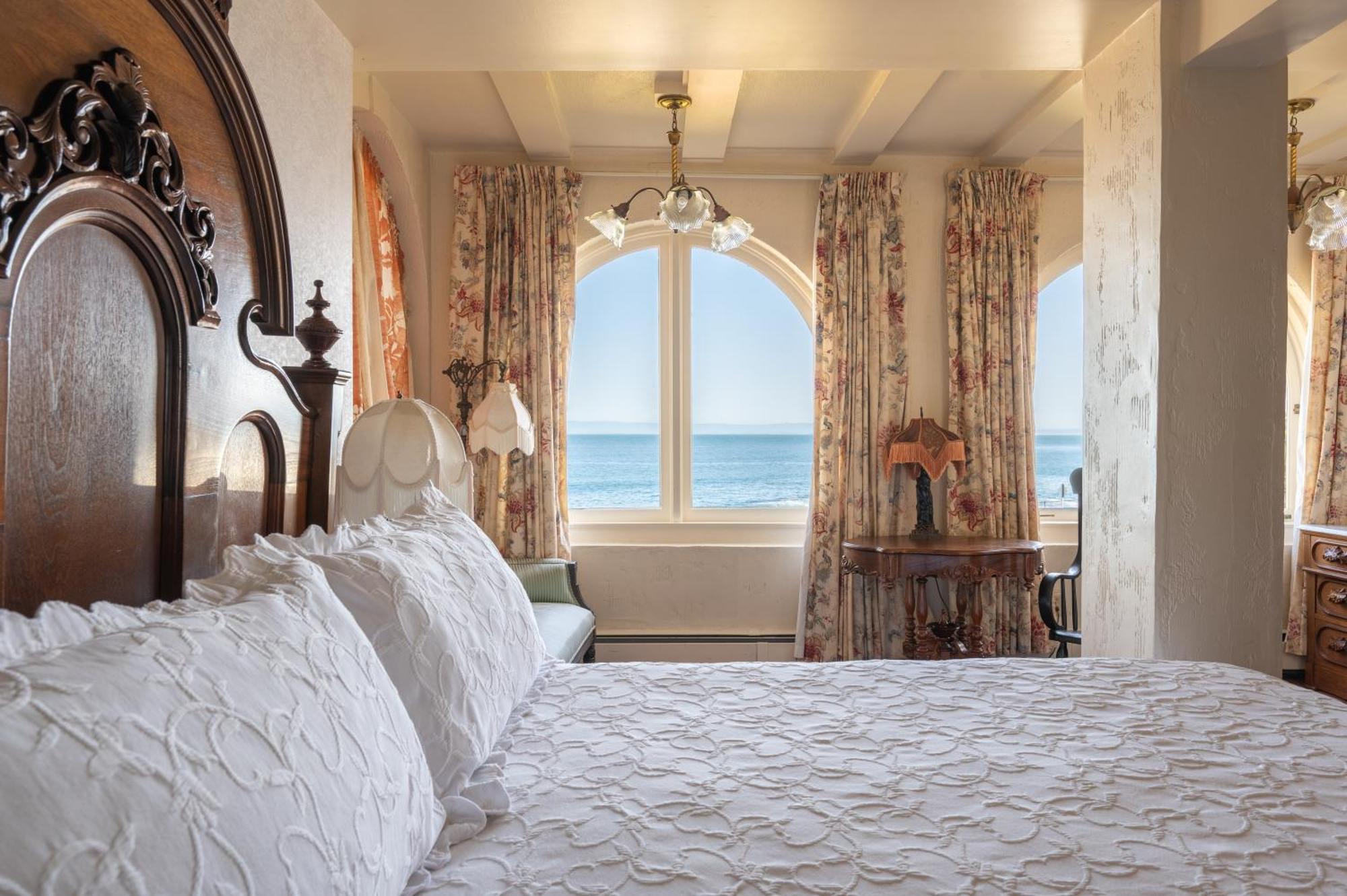Martine Inn Пасифик Гров Экстерьер фото